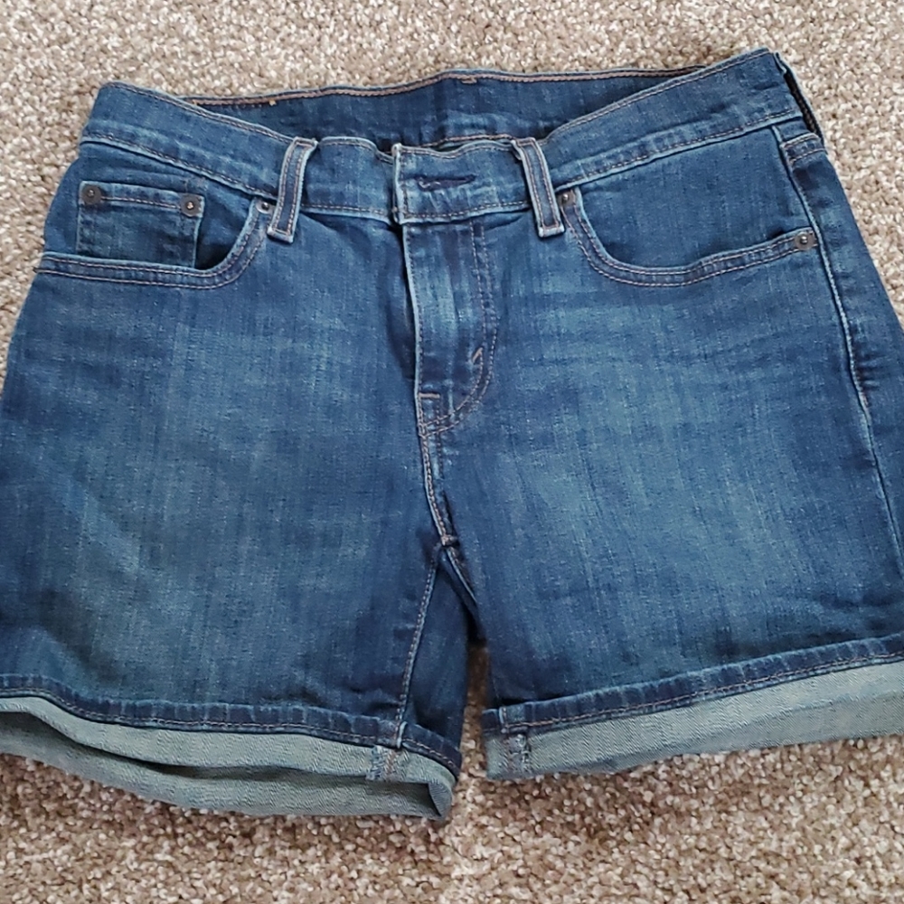 Levi short